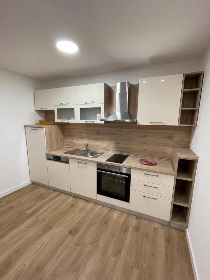 Apartmani Daisy Велика-Горица Экстерьер фото